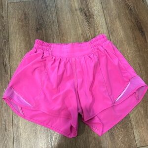 Lululemon Hotty Hot Low Rise Lined Shorts 4” Size 2